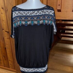 Max Edition Size Large L Black Top with Blue and White Accents